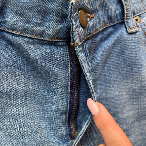 🩵 Vintage High Wasted Denim Shorts with Lace detailing , Size Large - Picture 8 of 17